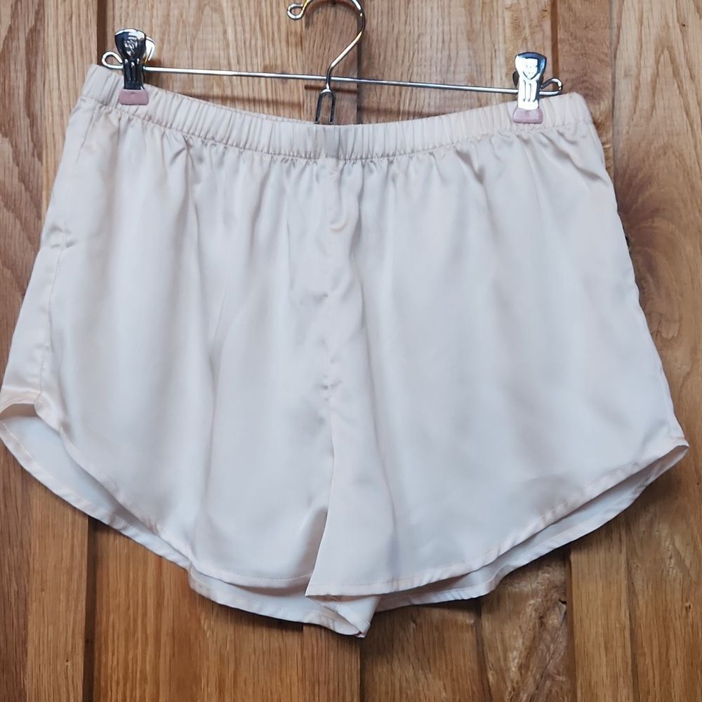 Ettitude Sateen Bamboo Elastic Waist Quiet Luxury Shortie PJ Shorts Small, Cream
